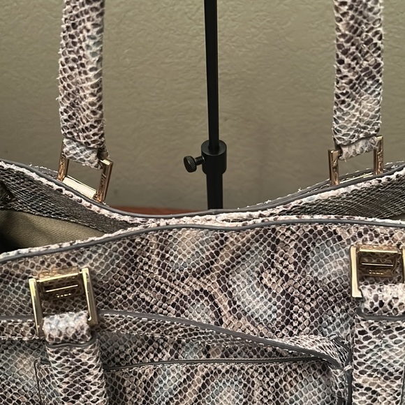 G.I.L.I. Leather Reptile Pattern Medium Satchel/Tote - Picture 5 of 16